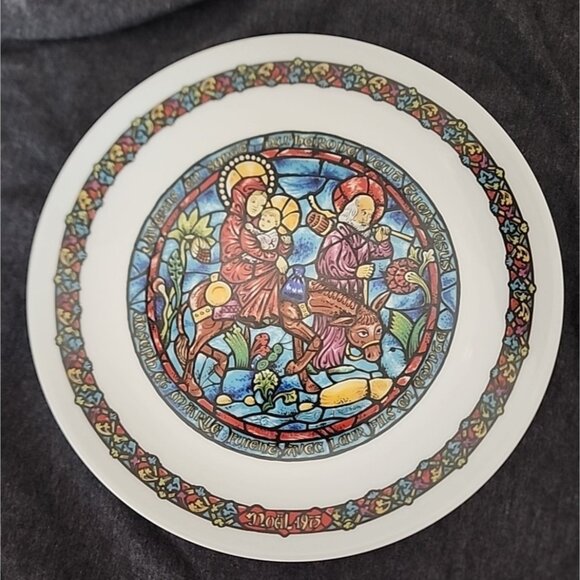 VTG 1975 D'Arceau-Limoges Noel Vitrail Series "La Fuite En Egypte" Plate 8.5" - Picture 1 of 6